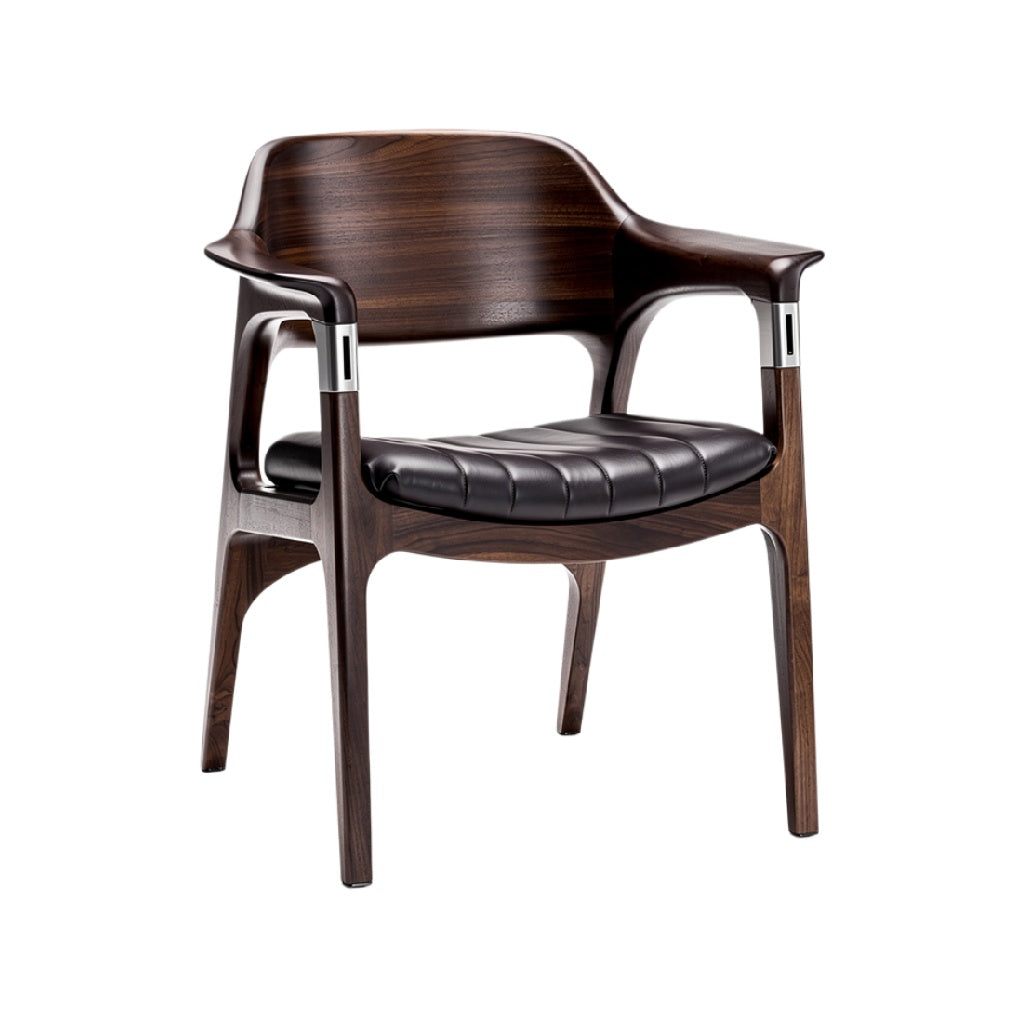 Moderne houten stoel met leren zitting en ergonomisch ontwerp