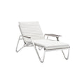 Moderne Ligstoel met Aluminium Frame en Houten Armleuning